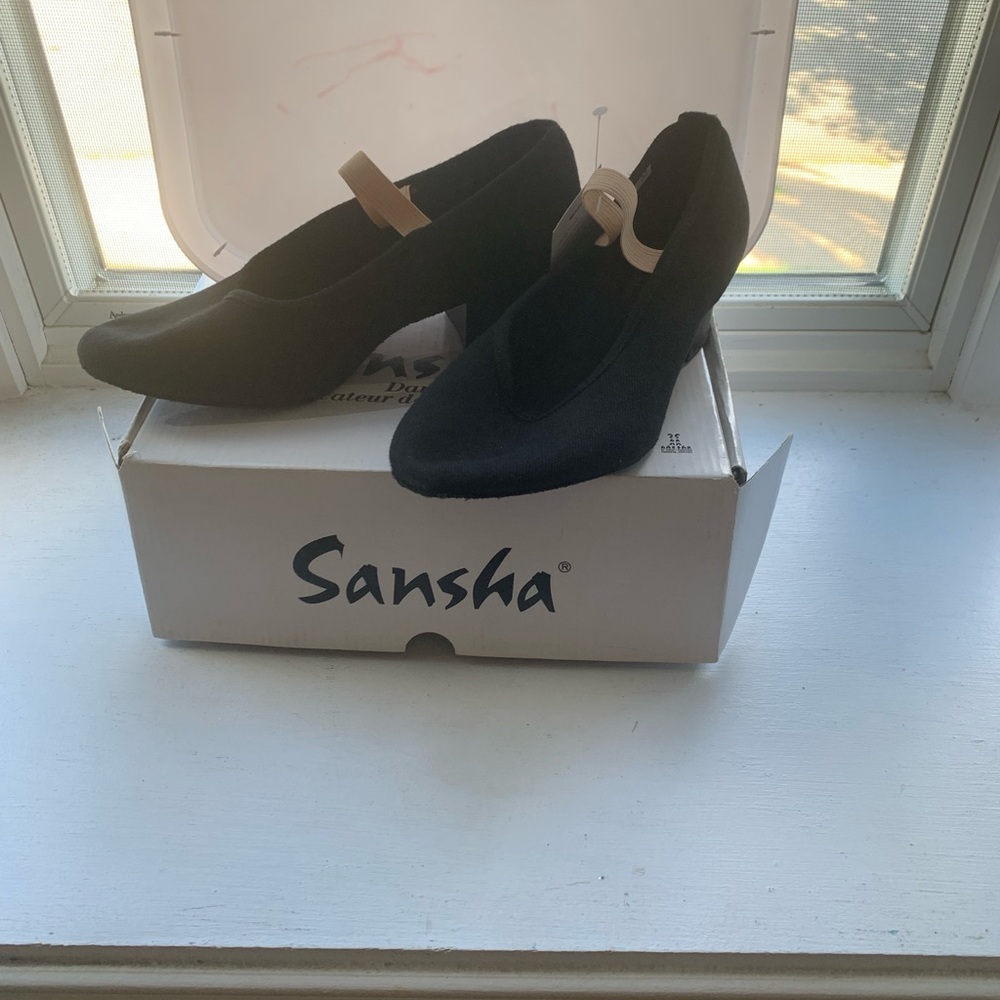 New in box SANSHA Black Cuban Character Shoes, size 7 M